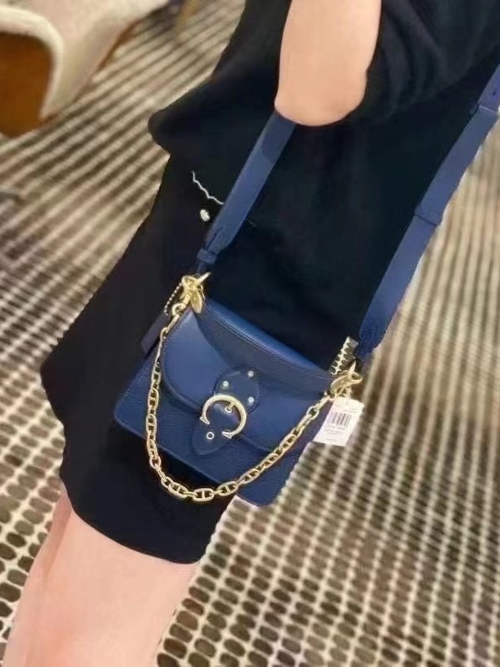 Coach Beat 18 Navy Leather Crossbody with Gold Chain Trim - Picture 9 of 9